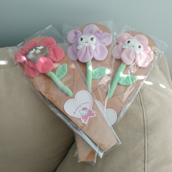 Sanrio Bad Badtz Maru flower plush - Picture 3 of 4